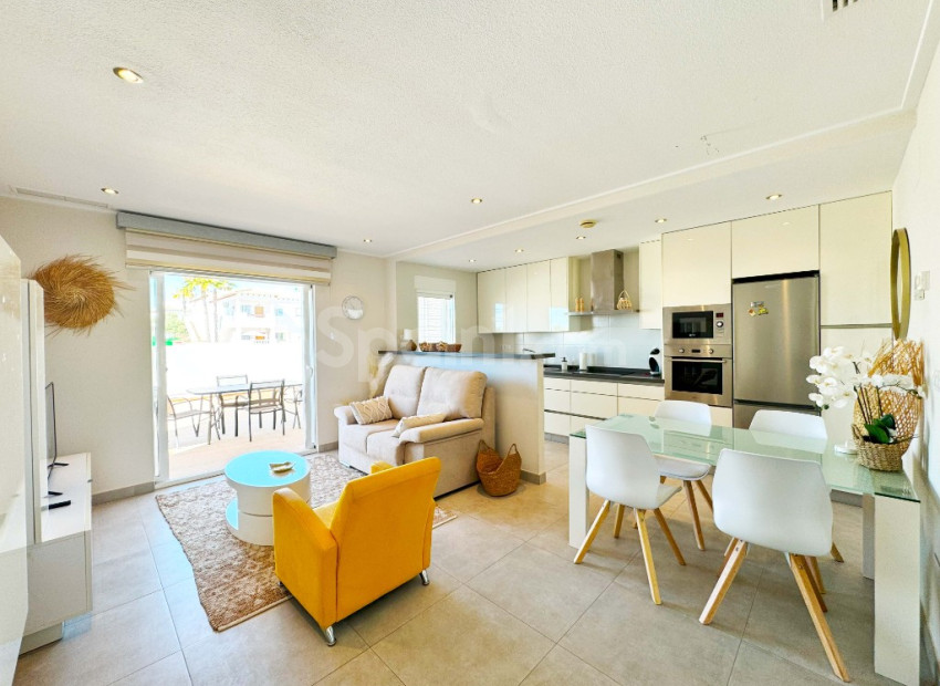 Short time rental - Apartment -
Punta Prima