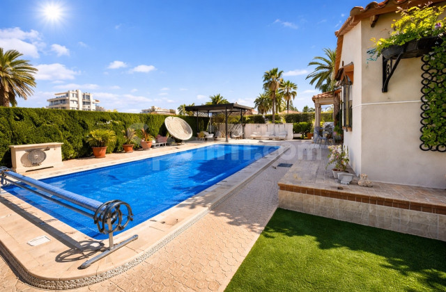 Villa - Bruktbolig - Cabo Roig - CO-62533