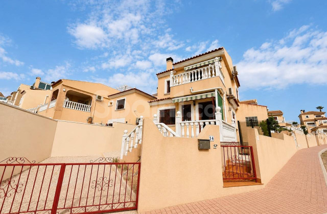 Villa - Bruktbolig - Villamartín - Villamartin