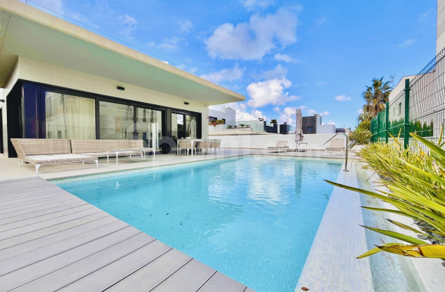 Villa - Resale - Dehesa de Campoamor - Campoamor