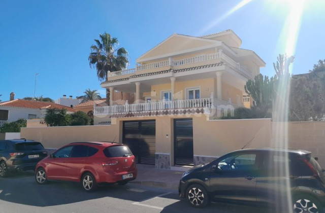 Villa - Resale - Orihuela Costa - La Zenia