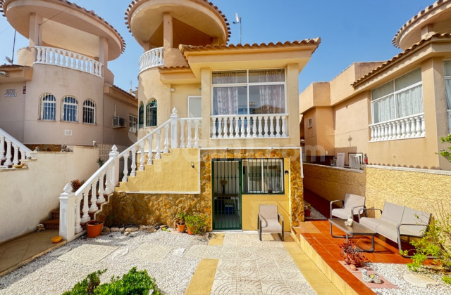 Villa - Resale - Orihuela Costa - Villamartin