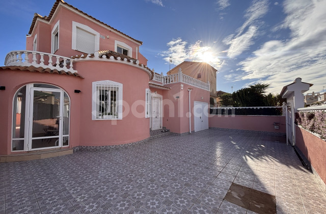 Villa - Resale - Playa Flamenca - Playa Flamenca