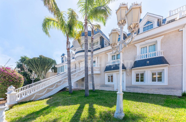 Villa - Resale - Playa San Juan - Playa San Juan