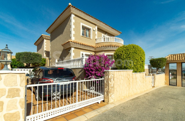 Villa - Resale - Torrevieja - ES-46242