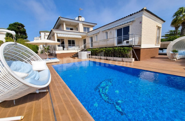 Villa - Resale - Torrevieja - La Mata