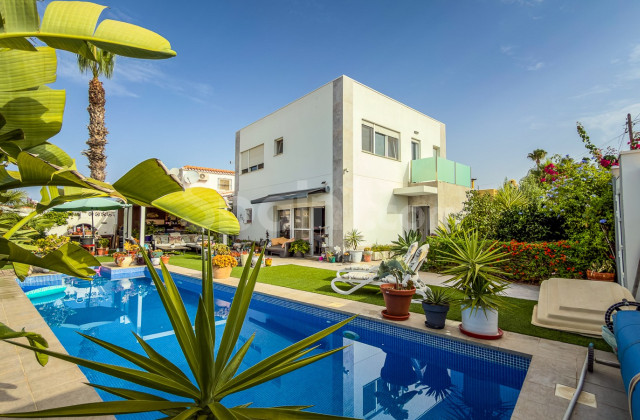 Villa - Resale - TORREVIEJA - Torreta - Florida