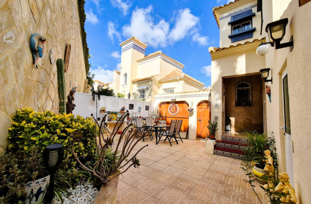 Villa - Resale - Villamartín - CBH-83987