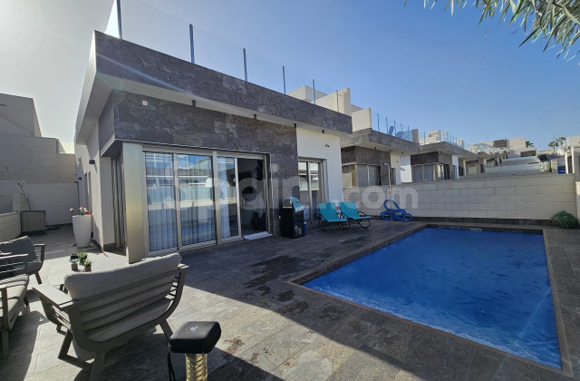 Villa - Resale - Villamartín - Villamartin