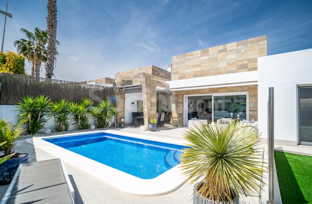 Villa - Segunda mano - ALGORFA - La Finca Golf