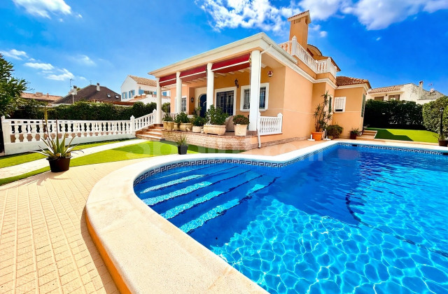 Villa - Segunda mano - La Mata - La Mata